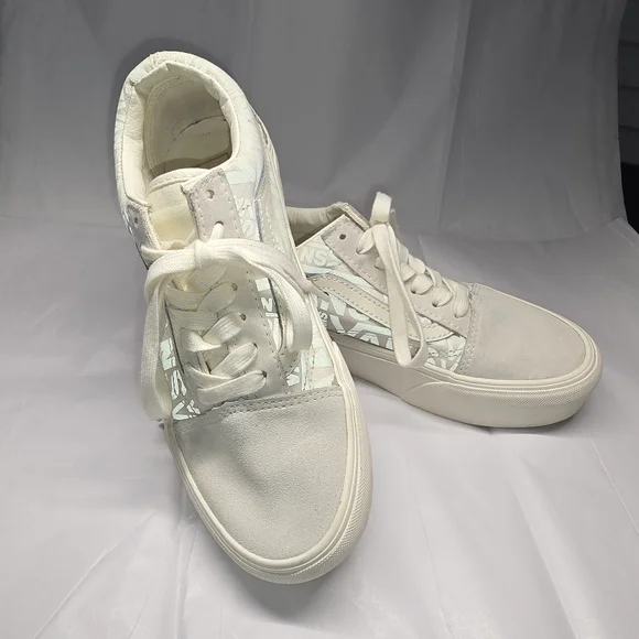 LAST CHANCE! Vans Old Skool Reflective Logo Platform Sneakers Wm 6.5 - Picture 3 of 16
